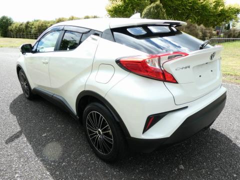 2017 Toyota C-HR - Thumbnail